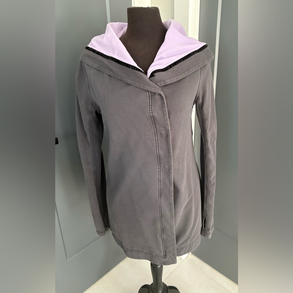 Lululemon Athletica Gray Sweatshirt/Jacket with Lavender Lining